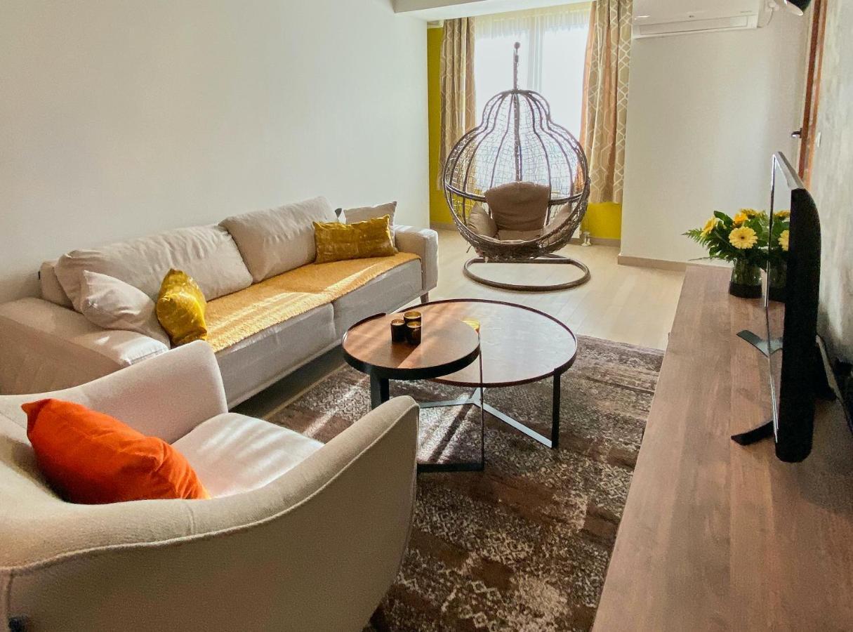 Stylish Apartment, Skopje Centre - Private Parking - Panoramic Views Екстер'єр фото